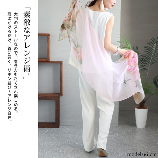 GUCCI大判ストール　シフォン系　130cm角　花とフルーツ GUCCI大判ストール シフォン系 130cm角 花とフルーツ