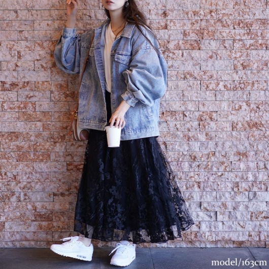 アンドクチュール　フレアスカート膝丈　大きめ花柄　 サイズ38 アンドクチュール フレアスカート膝丈 大きめ花柄 サイズ38