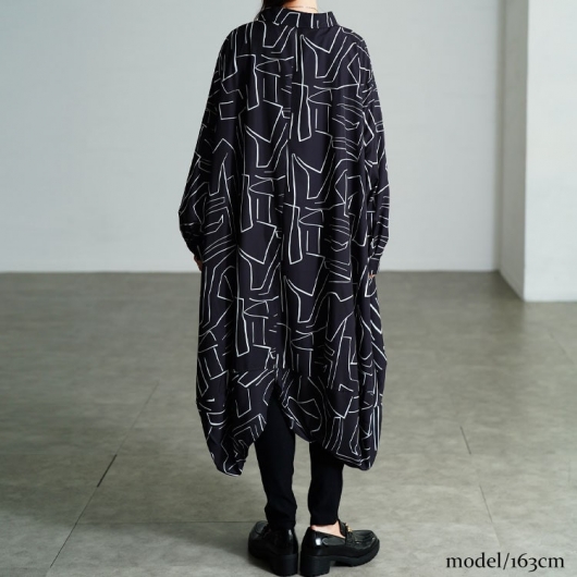 大きいサイズ レディース 幾何学柄サイドコクーン変形シャツチュニック