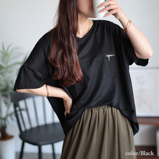 大きいサイズ レディース ひんやりジップポケット裾タックVネックT